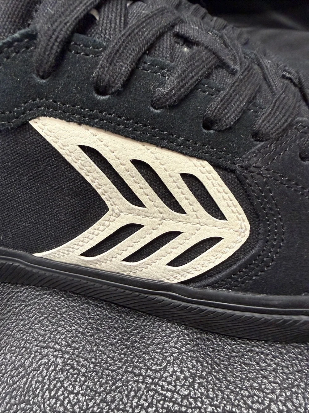 Cariuma Catiba Pro Low Men’s Black Suede Sneakers - NWT